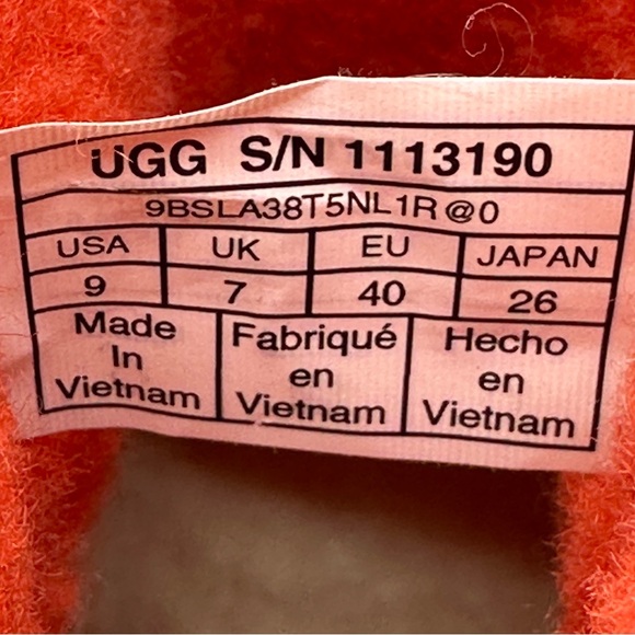 UGG Classic Clear Mini Boots. Size 9 - Picture 2 of 9